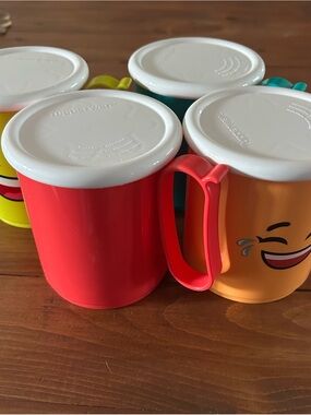 Tupperware Bright Emoji four Plastic Mugs with White Lids - Multicolor Set